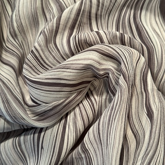 The Limited 100% silk blouse, sleeveless size large - Picture 10 of 11